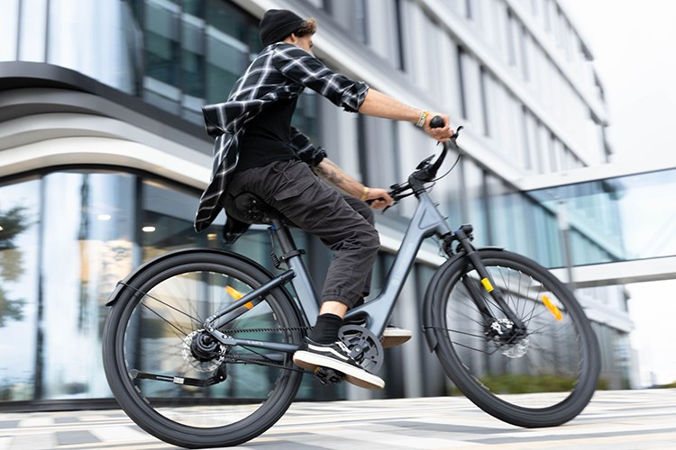 Compared with electric motorbikes and pure electric bicycles, electric assist bicycles have many advantages. 3-6011.jpg