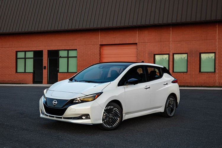 Nissan Leaf EV ផ្ទុយពីរថយន្តតម្លៃរាប់លានដុល្លារ Nissan Leaf បន្តបញ្ជាក់ជំហររបស់ខ្លួនថាជា 6-264.jpg