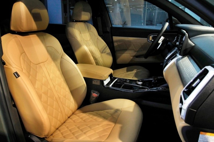 Toàn bộ các mẫu xe Sorento đang được ưu đãi đều mang số VIN 2025. 4-6638.jpg