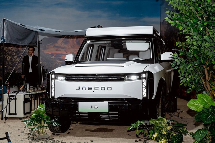 ក្រៅពី Omoda C7 វាទំនងជា Omoda & Jaecoo នឹងណែនាំម៉ូដែល Jeacoo J6 ដែលជាប្អូនប្រុសរបស់ J7 ទៅកាន់ទីផ្សារវៀតណាមនៅចុងឆ្នាំ 2025 ។ 12.jpg
