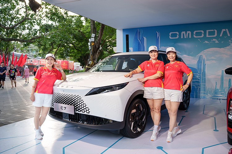 Omoda & Jaecoo Việt Nam trưng bày bộ đôi Omoda C7 và Jaecoo J6. 6-3568.jpg