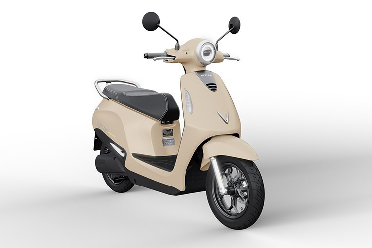 스마트 전기 오토바이를 특징으로 하는 VinFast Evo Grand와 Evo Grand Lite는 VinFast e-Scooter 애플리케이션을 통해 원격 연결 및 관리를 지원합니다. 4-6039.jpg