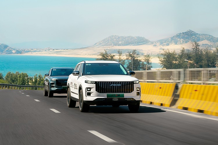 Jaecoo J7 เวอร์ชั่นเรือธง ลดราคา 70 ล้านดอง และเวอร์ชั่นปลั๊กอินไฮบริด (PHEV) ลดราคา 90 ล้านดอง พร้อมโปรโมชั่นเติมน้ำมันฟรีเพิ่มอีก 10 ปี 1-1745.jpg