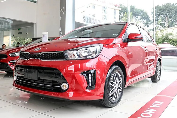 Kia Soluto auf 386 Millionen VND reduziert. Kia Soluto ist ebenfalls eines der B-Klasse-Autos mit einem tatsächlichen Preis von über 300 Millionen VND. Dementsprechend ist die MT-Version auf 376 Millionen VND reduziert, die MT Deluxe-Version auf 397 Millionen VND und die AT Deluxe-Version auf 422 Millionen VND. 8-982.jpg