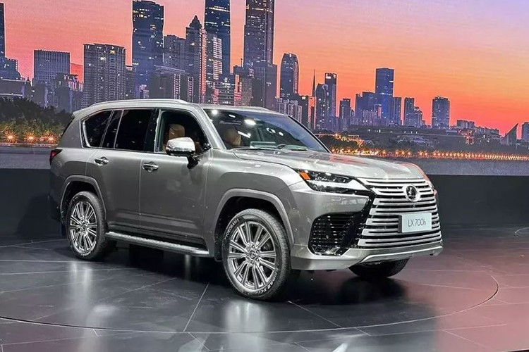 في نهاية يوليو 2025، طرحت لكزس سيارة LX 700h في معرض إندونيسيا الدولي للسيارات (GIIAS)، مسجلةً بذلك أول ظهور لهذه السيارة الرياضية متعددة الاستخدامات الفاخرة كبيرة الحجم في جنوب شرق آسيا. ومن المرجح أن تصل LX 700h إلى فيتنام نهاية هذا العام، لتقدم خيارًا جديدًا لعملاء الفئة العليا. 3-2028.jpg