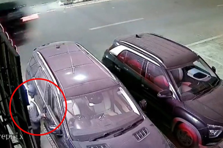 រថយន្តប្រណិត Mercedes-Benz ត្រូវបានខូចក្នុងរយៈពេល 60 វិនាទីនៅក្នុងប្រទេសឥណ្ឌា។ 1-901.jpg