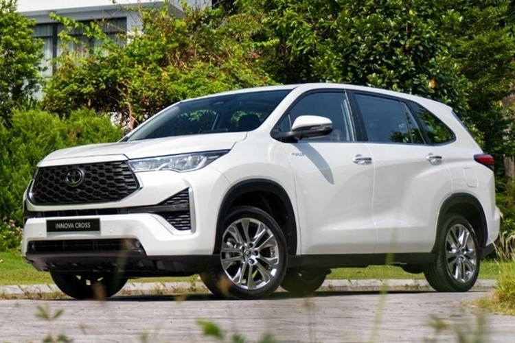 Toyota Innova Cross bán chạy nhất phân khúc hybrid tháng 4/2025. 1-1425.jpg