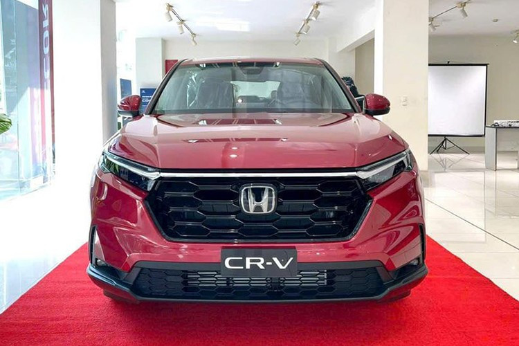 Honda CR-V G និង L versions ត្រូវបានគាំទ្រជាមួយនឹងការចុះឈ្មោះ 50% ខណៈពេលដែល Hyundai Tucson ត្រូវបានអនុវត្តជាមួយនឹងការបញ្ចុះតម្លៃរហូតដល់ 55 លានដុងដោយ TC Motor ។ 4.jpg