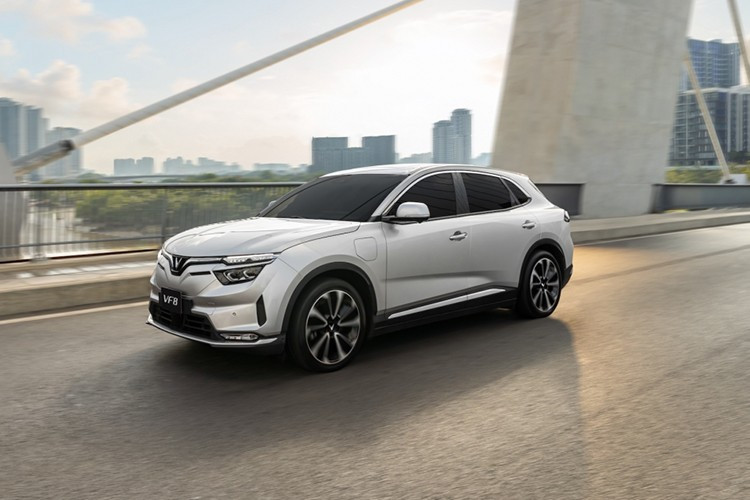 Đặc biệt, để tạo động lực mạnh mẽ cho các khách hàng chuyển đổi từ xe xăng sang xe điện, GF sẽ ưu đãi 70 triệu đồng cho khách hàng bán xe xăng cũ để chuyển sang VinFast VF8. 1-6063.jpg