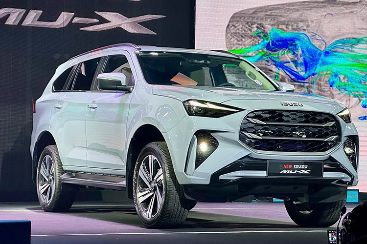 いすゞ mu-X:15台 9月の売れ行き不振車リストに次に登場するのは、同じくベテランのいすゞ mu-Xです。このミッドサイズSUVは、昨年9月の販売台数がわずか15台でした。いすゞ mu-Xが市場で最も売れ行きの悪い車のトップ10に頻繁にランクインする理由は、その独創的なデザインと、このブランドが主にトラックメーカーのイメージを持っているためです。しかし、このセグメントでは販売価格はかなり魅力的です。 8-9653.jpg