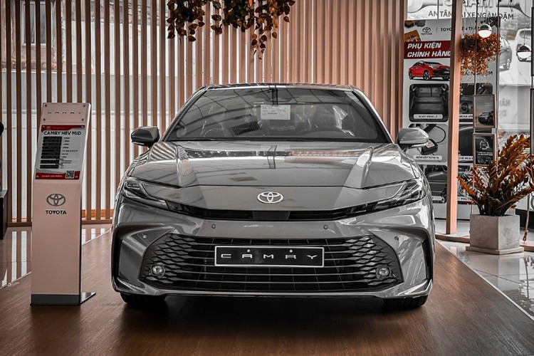 Toyota Camry កំពុងត្រូវបានបញ្ចុះតម្លៃជិត 80 លានដុងនៅប្រទេសវៀតណាម។ 1-2482.jpg
