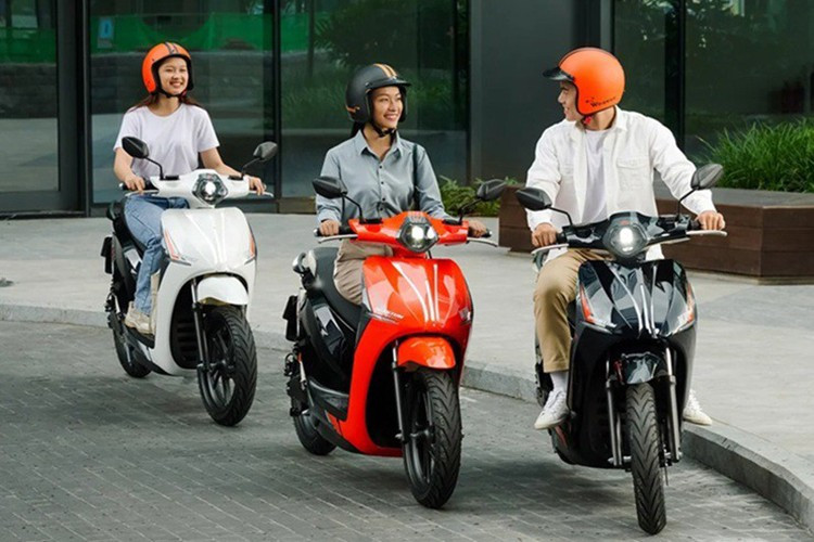 Trong chưa đầy một thập kỷ, thị trường phương tiện xanh ở Việt Nam đã có bước tăng trưởng mạnh mẽ. Số lượng xe máy điện từ khoảng 0,5 triệu chiếc năm 2016 đã vọt lên 2,3 triệu chiếc vào năm 2023. 8.jpg