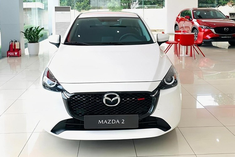 Mazda2 in Vietnam actual price is from 403 million VND. 3-390.jpg