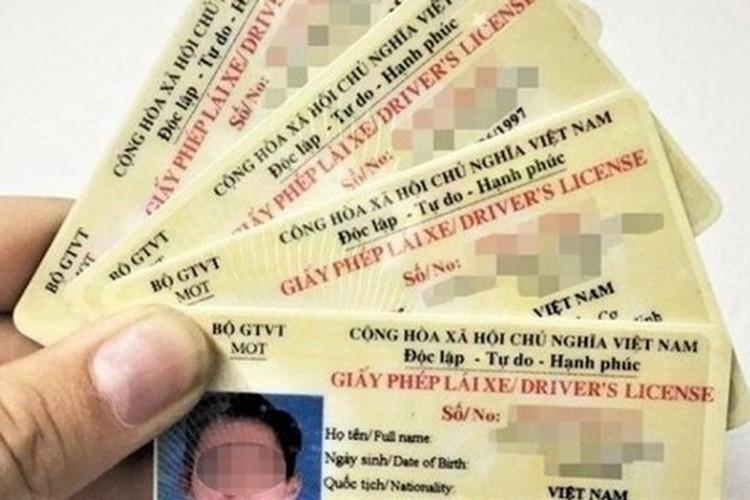 Thời gian cấp giấy phép lái xe được rút ngắn từ 7 ngày xuống còn 4,5 ngày. Tương tự, thủ tục đổi giấy phép lái xe giảm từ 5 ngày xuống 3,5 ngày. 3-2240.jpg