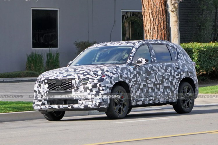 Không giống những người anh em CX-60, CX-70 hay CX-90 vốn có thiết kế tương đồng, CX-5 mới giữ được bản sắc riêng. 2.jpg