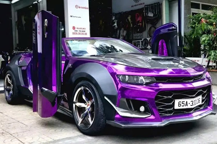 Das Chevrolet Camaro Cabrio wird von einem 2,0-Liter-Vierzylinder-Turbomotor angetrieben, der 275 PS und 400 Nm Drehmoment leistet. Dieser Motor ist mit einem neuen 10-Gang-Automatikgetriebe gekoppelt. 7-3768.jpg
