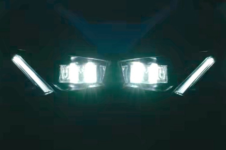 However, from Honda's video, it can also be clearly seen that the car has new LED headlights with 2 rectangular bulbs in the center, next to a pair of LED positioning strips. 2-7800.jpg