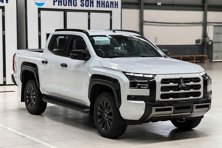Mitsubishi Triton hỗ trợ 50% phí trước bạ và quà tặng trị giá 10 triệu đồng. 4-8670.jpg