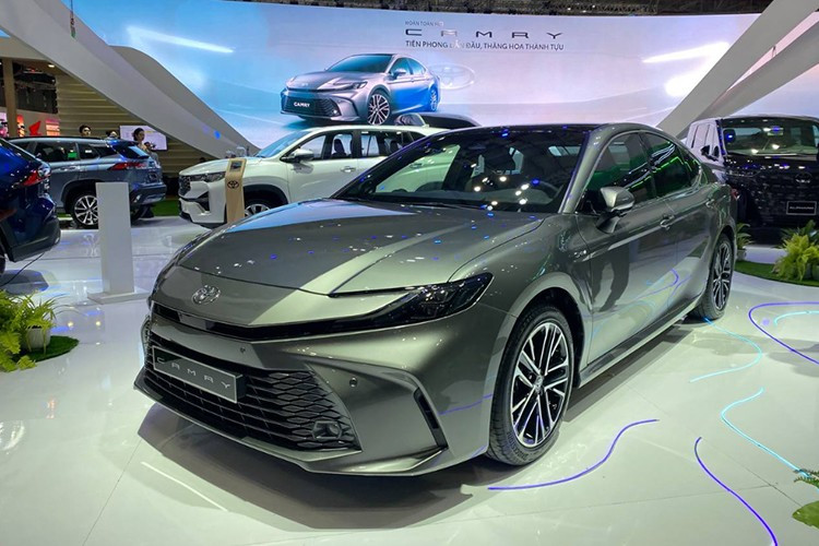 Đại lý Toyota đã bàn giao 239 xe Camry đến tay khách hàng trong tháng 5, giảm nhẹ so với con số 264 xe đạt được trong tháng 4. 2.jpg