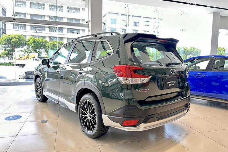 Subaru Forester vốn được nhập khẩu nguyên chiếc từ Thái Lan nên sở hữu giá bán không hấp dẫn trong phân khúc SUV cỡ C tại Việt Nam. 3-4307.jpg
