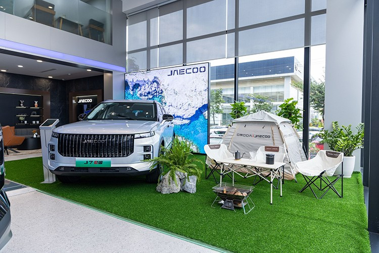 În special, Omoda și Jaecoo Vietnam oferă clienților liniște sufletească printr-un angajament de răscumpărare a prețului integral în 30 de zile pentru Jaecoo J7 PHEV (SHS). 3-4869.jpg