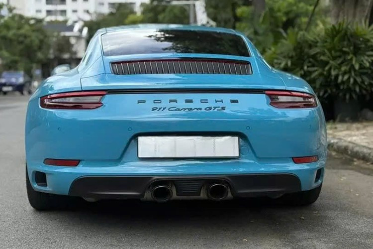 លើសពីនេះ រថយន្តស្ព័រ Porsche 911 Carrera GTS 991 ដែលត្រូវបានធ្វើឱ្យប្រសើរឡើងនេះ ក៏ទទួលបានការកែសម្រួលប្លុកម៉ាស៊ីនផងដែរ នៅពេលដែលសមត្ថភាពរបស់រថយន្តត្រូវបានកើនឡើង 20 សេះ។ 6-2585.jpg