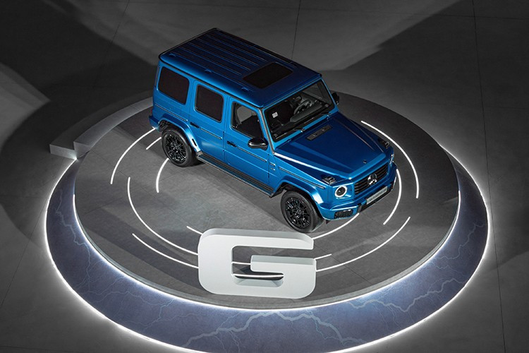 Trải qua hơn bốn thập kỷ, G-Class không chỉ giữ vững khả năng off-road vượt trội mà còn trở thành biểu tượng. 2-8382.jpg