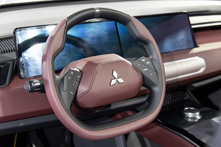 Phiên bản thương mại của Mitsubishi DST Concept dự kiến sẽ chính thức ra mắt toàn cầu vào ngày 17/7 tại Indonesia. 333.jpg