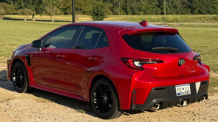 Toyota GR Corolla Core នេះប្រើប្រាស់ម៉ាស៊ីន 3-cylinder turbocharged 1.6L ផលិតកម្លាំង 300 សេះ និងកម្លាំងបង្វិលអតិបរមា 400 Nm ។ 3-5310.jpg