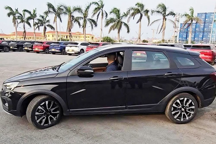 Lada បានត្រលប់មកទីផ្សារវៀតណាមជាផ្លូវការនៅឆ្នាំ 2025 ជាមួយនឹងរថយន្តដំបូងដែលមកដល់កំពង់ផែ រួមទាំងរថយន្តចំនួន 4 ម៉ូដែលដែលរីករាលដាលនៅគ្រប់ផ្នែកទាំងអស់។ 2.jpg