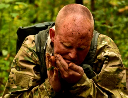 Những mẹo tồn tại của lính Mỹ khi kẹt trong lòng địch