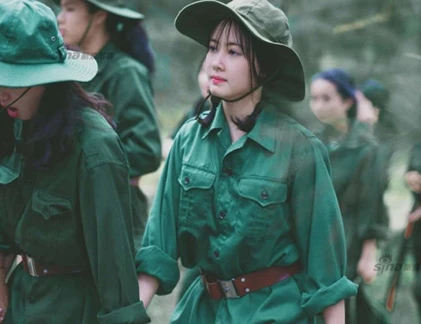 Mạng TQ phát cuồng với nữ sinh Việt Nam tập quân sự