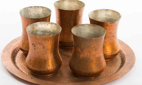 Tác dụng bất ngờ nhờ uống nước trong ấm chén đồng