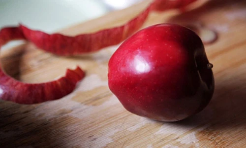 Mẹo tận dụng vỏ táo trong nấu nướng và việc nhà