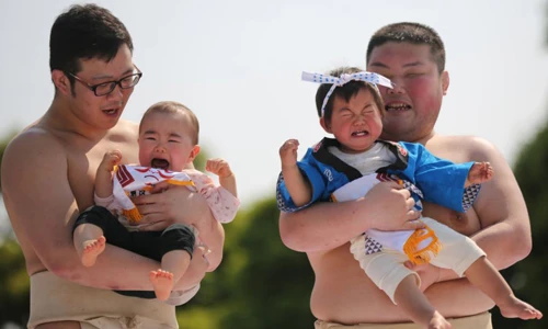 Ngộ nghĩnh cuộc thi dọa bé khóc thét tại Nhật Bản