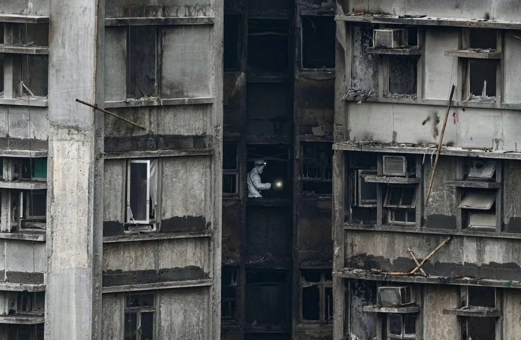 Thương vong mới nhất trong vụ cháy chung cư ở Hong Kong