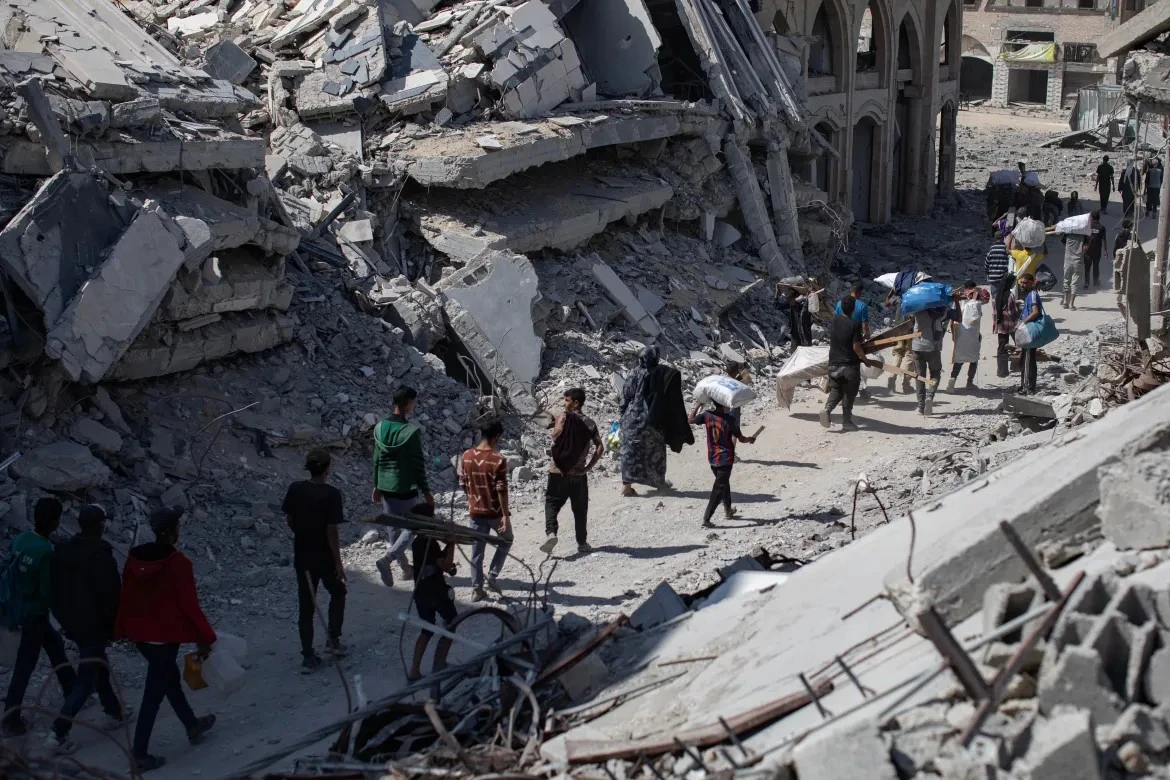 Hình ảnh người dân Palestine trở về khu phố đổ nát ở Gaza