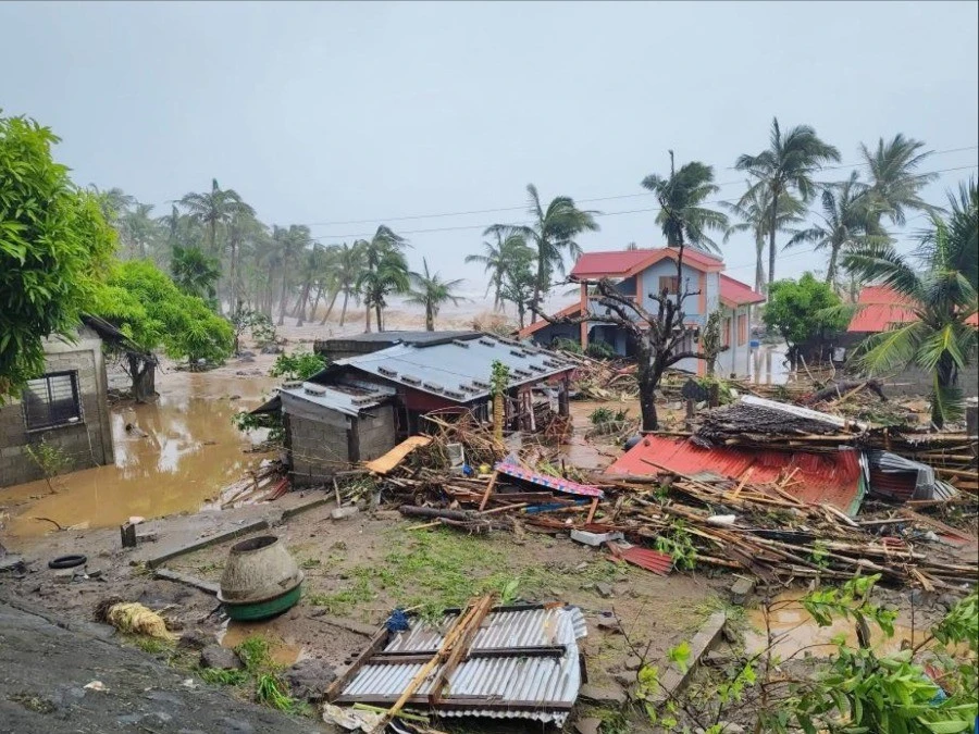 Hình ảnh bão Fung-Wong tàn phá Philippines