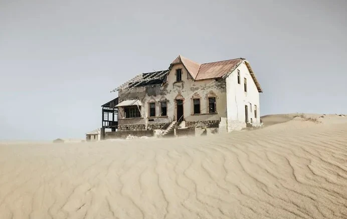 Cảnh kinh ngạc bên trong thị trấn 'ma' từng là mỏ kim cương