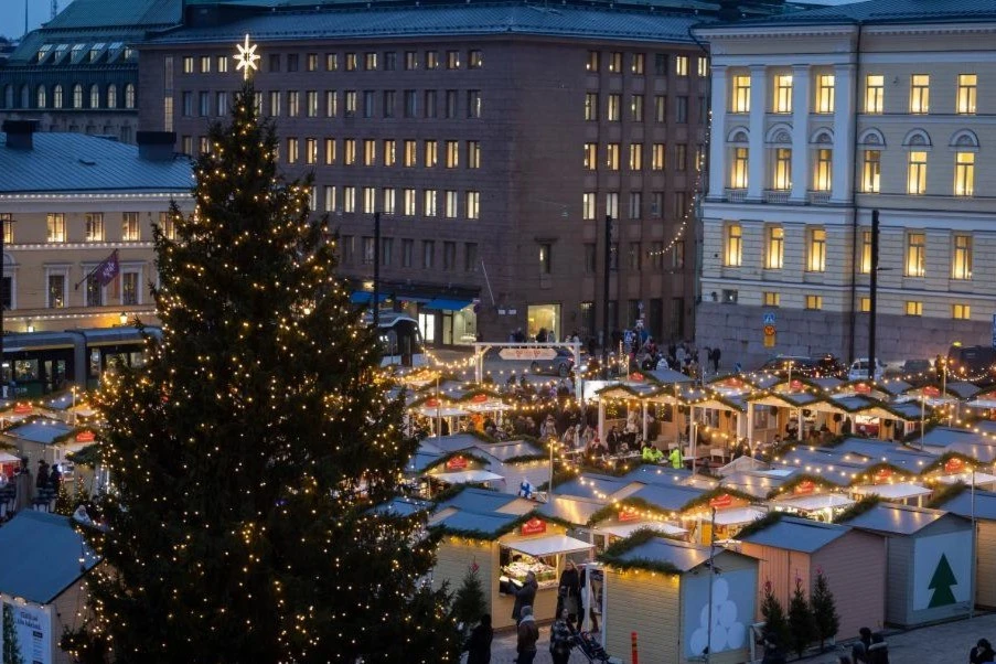 Cảnh tấp nập trong chợ Giáng sinh ở Phần Lan