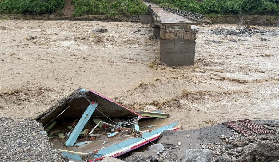 Mưa lớn gây lũ lụt và lở đất ở Nepal, 43 người thiệt mạng