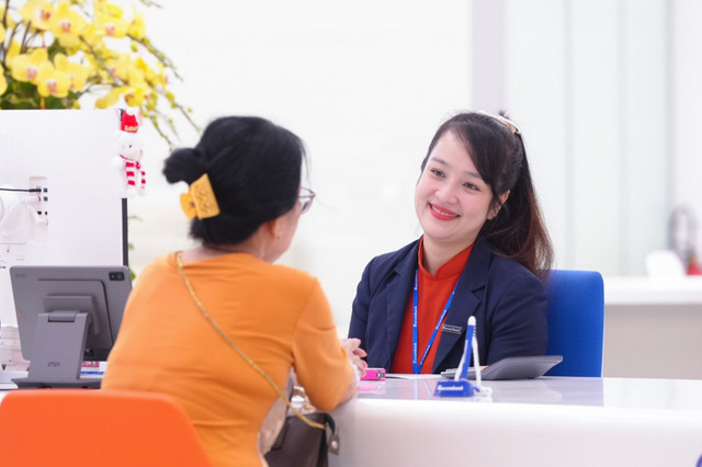 Sacombank mạnh tay đóng cửa hàng loạt điểm giao dịch. Ảnh: Sacombank nh-sacom-1.jpg