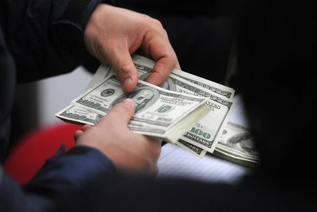 Giá USD giao dịch trên kênh chính thức hiện đã vượt 26.370 đồng/USD. Ảnh: Nam Khánh. giausd-1.png