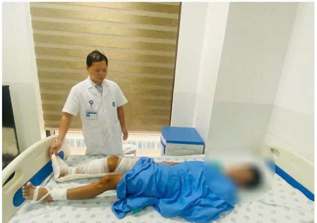 Nam sinh được kịp thời ghép nối, bảo tồn chân sau tai nạn - Ảnh: Bệnh viện cung cấp tngt-2.png