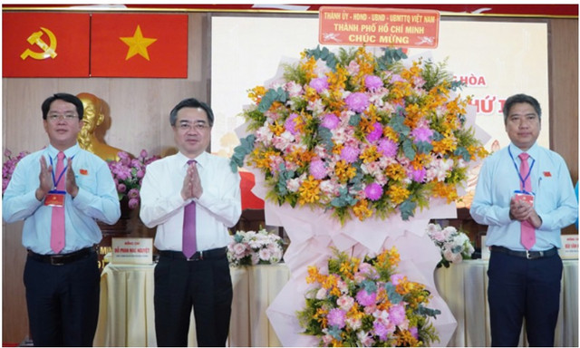 Phó Bí thư Thường trực Thành ủy TP HCM Nguyễn Thanh Nghị tặng hoa chúc mừng Đại hội đại biểu Đảng bộ phường Bình Hưng Hòa lần thứ I, nhiệm kỳ 2025-2030 daihoi-pbhhh.png
