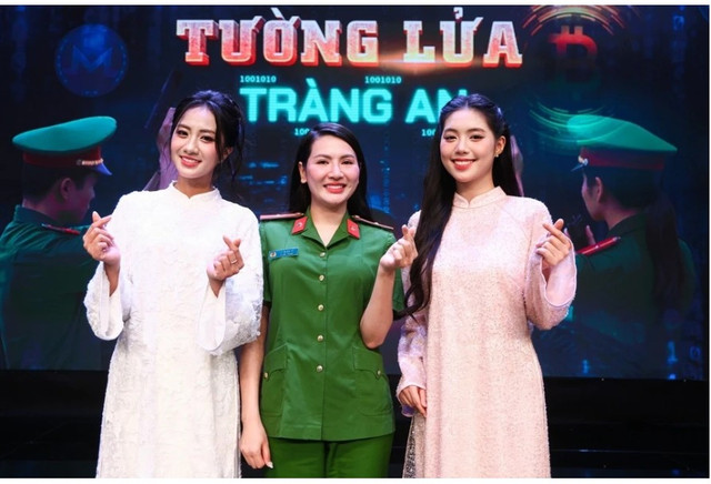 Thiếu tá Lê Thị Mai Ly cùng Hoa hậu Trúc Linh, Á hậu Châu Anh nhận được lời mời tham gia phim. Ảnh: NSX. mailly-1.png