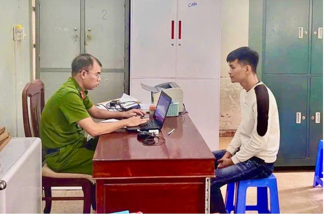 Công an làm việc với Trần Triệu Quí sáng 23/9 - Ảnh: CA quy-2.png