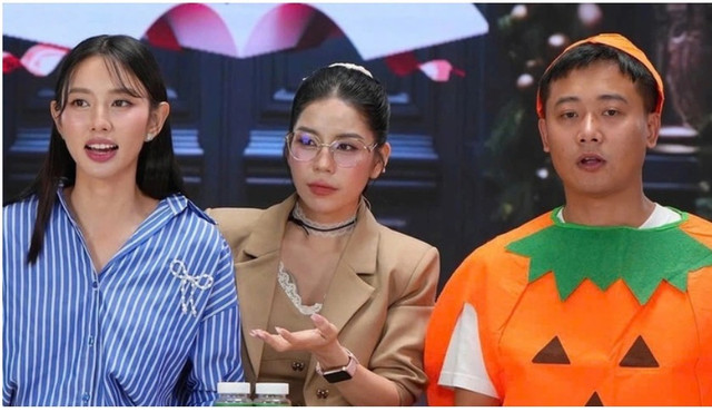 Hoa hậu Thùy Tiên, Hằng Du Mục, Quang Linh Vlogs (từ trái qua) trong một lần livestream bán kẹo Kera. Ảnh: Cắt từ video qlinh-2.png