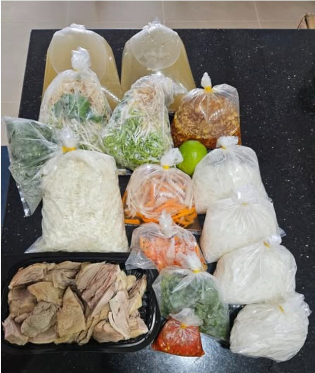 Thành phần thức ăn khách mua tại chợ Bến Thành bun-2.png