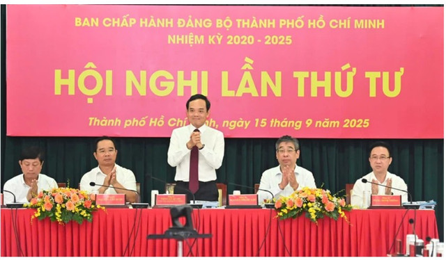 Ông Trần Lưu Quang - Bí thư Trung ương Đảng, Bí thư Thành ủy TP HCM - chủ trì Hội nghị lần thứ 4 Ban Chấp hành Đảng bộ TP HCM nhiệm kỳ 2020 - 2025, ngày 15-9. Ảnh: VIỆT DŨNG ongtlq-1.png